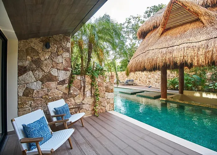 Luxury Poolside Gem With Pool, Jacuzzi & Gym